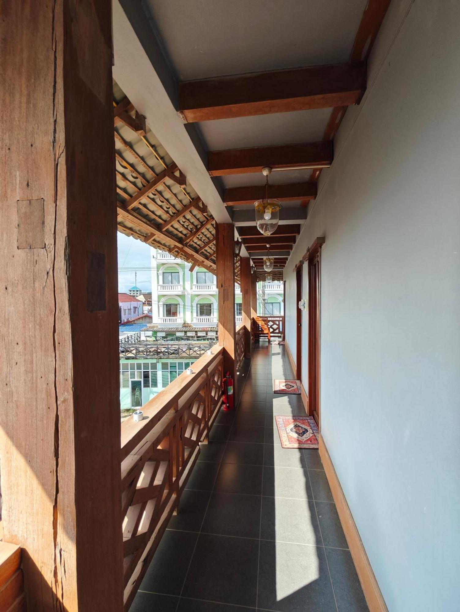 Vangvieng Pool House Hotel Vang Vieng Luaran gambar